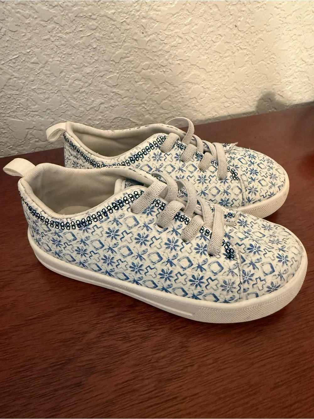 OshKosh B'gosh White and Blue Patterned Canvas Sneakers
